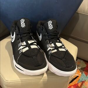 Nike Mens NEW Kyrie Flytrap 6 GS Basketball Shoes DM1125-001 various sizes